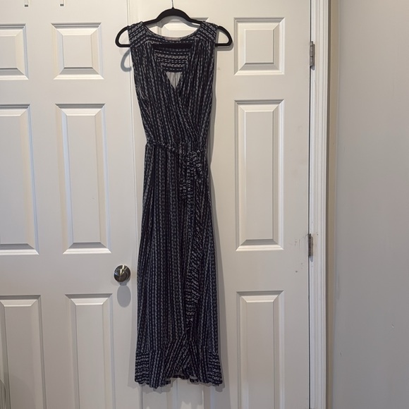 Darielle Faux wrap ruffle hem midi - Picture 2 of 5